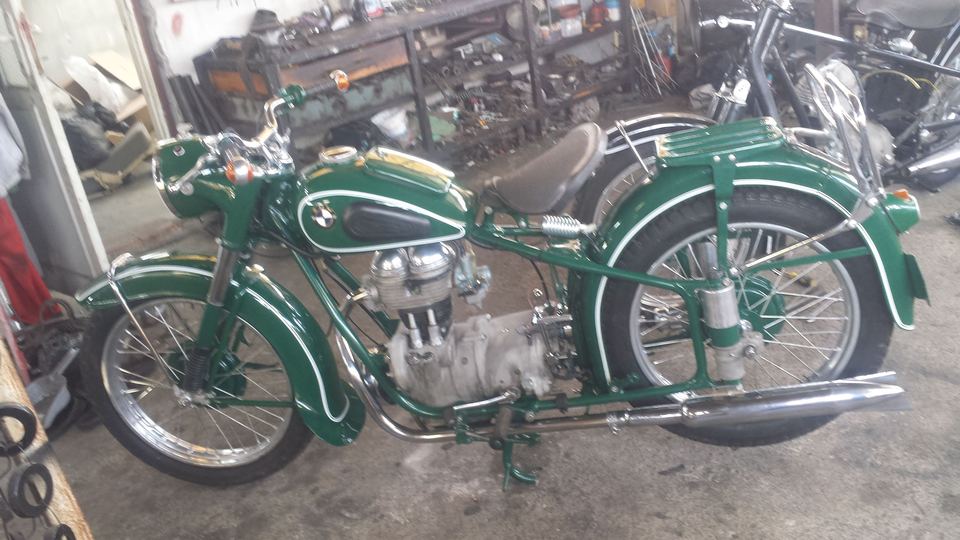 Green BMW R25